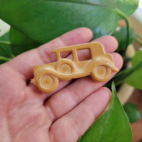 Vintage 1950s Cellulose 1920s Model Car Boucher Brooch Pin - Picture 3 of 4